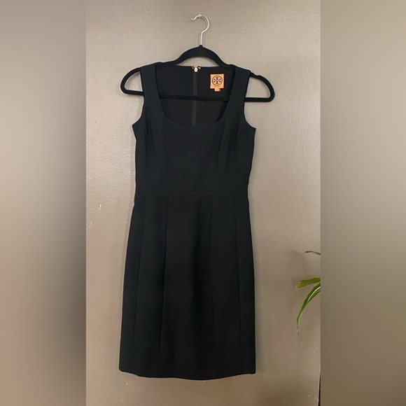 ⭐️HP⭐️ Tory Burch soft wool fitted dress- Xsmall - Picture 2 of 8